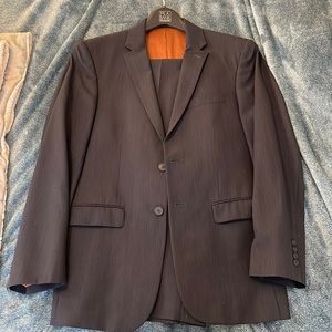 Jos A Bank two-piece navy blue suit. Great condition!